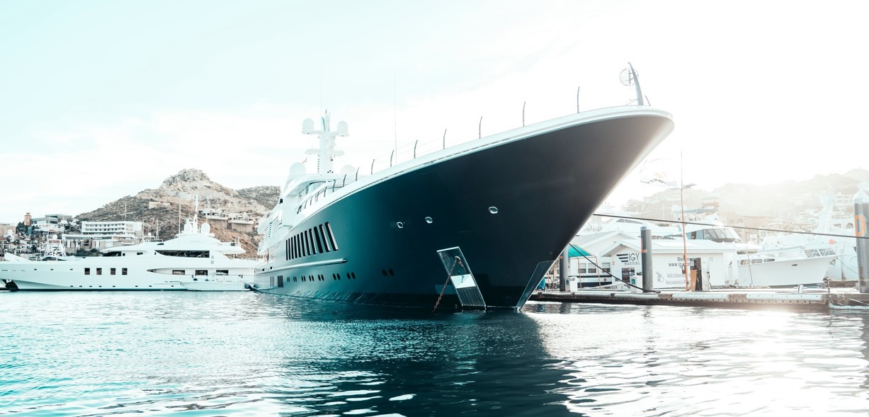 A master's guide to the UK flag large yacht edition Red On line